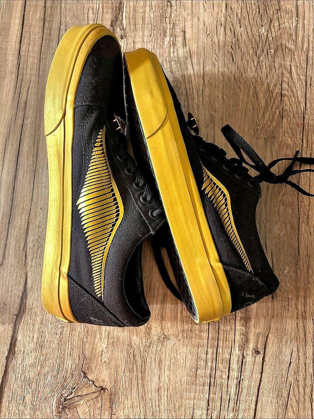 Vans Harry Potter x Old Skool 'Golden Snitch' Black & Yellow Sneakers US women9. - Picture 3 of 6